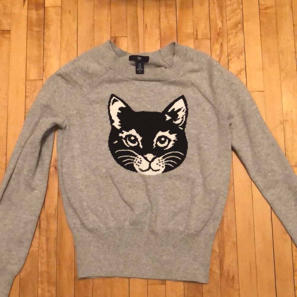 Short gray cat sweater